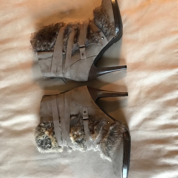 *NWOT* Boots with Faux Fur - Picture 4 of 6